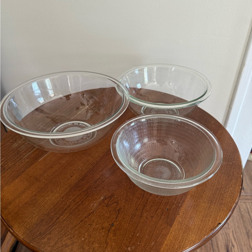 Pyrex Clear Glass Nesting Bowls Mixing Bowl Set of 3 - #325, #323, and #322 - Picture 4 of 13